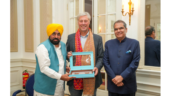 Cm-Bhagwant-Singh-Mann-Meets-Dutch-Hockey-Legend-Floris-Jan-Bovelander-Invites-Olympian-To-Engage-With-Punjab-s-Athletes